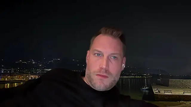 Snapshot of Christian87xxx chatting on February 5, 2025, 5:53 pm Christian87xxx online show from February 5, 2025, 5:53 pm