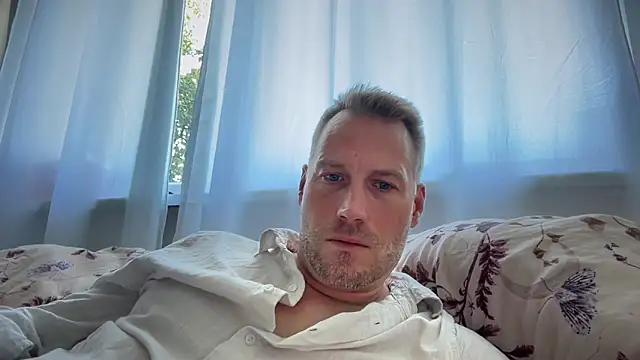 Snapshot of Christian87xxx chatting on September 11, 2025, 9:42 am Christian87xxx online show from September 11, 2025, 9:42 am