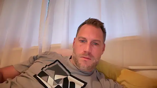 Snapshot of Christian87xxx chatting on September 18, 2025, 5:15 pm Christian87xxx online show from September 18, 2025, 5:15 pm