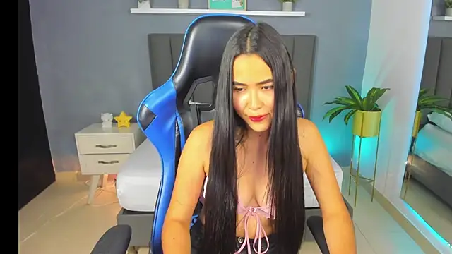 alessia leroy online show from February 5, 2025, 9:07 pm