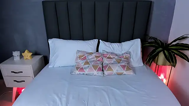 alessia leroy online show from March 5, 2025, 10:54 pm