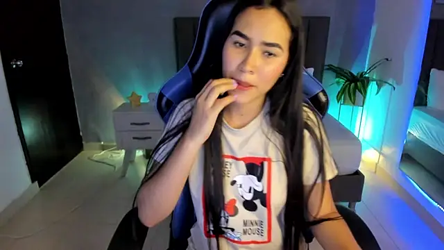 alessia leroy online show from March 17, 2025, 10:49 pm