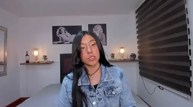 Snapshot of Nohemi_louse chatting on January 31, 2025, 8:22 pm Nohemi louse online show from January 31, 2025, 8:22 pm