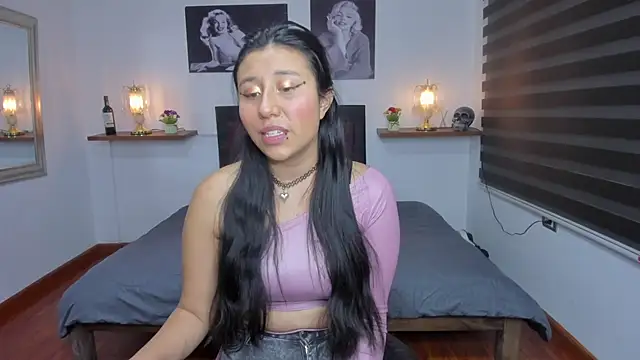 Snapshot of Nohemi_louse chatting on February 4, 2025, 7:33 pm Nohemi louse online show from February 4, 2025, 7:33 pm