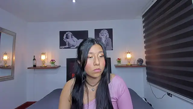 Snapshot of Nohemi_louse chatting on February 4, 2025, 10:34 pm Nohemi louse online show from February 4, 2025, 10:34 pm