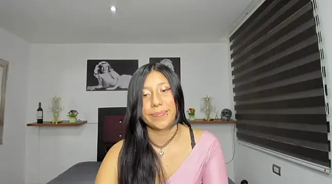 Snapshot of Nohemi_louse chatting on February 8, 2025, 7:38 pm Nohemi louse online show from February 8, 2025, 7:38 pm