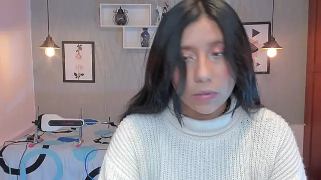 Snapshot of Nohemi_louse chatting on March 17, 2025, 10:38 pm Nohemi louse online show from March 17, 2025, 10:38 pm