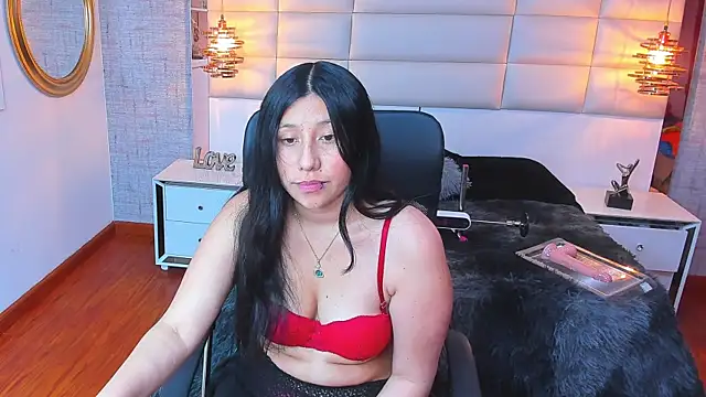 Nohemi louse online show from December 21, 2025, 7:43 pm