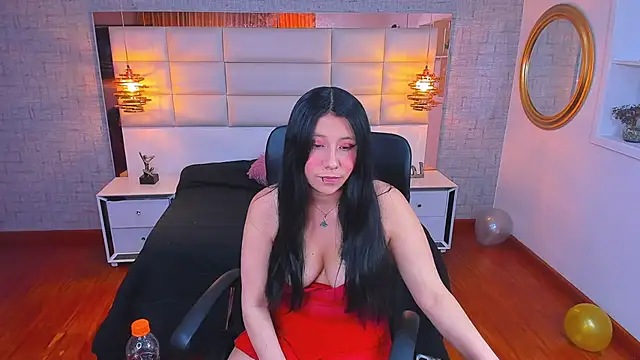 Nohemi louse online show from April 10, 2026, 6:45 pm