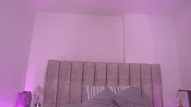 sara lopee1 online show from November 13, 2025, 11:53 am