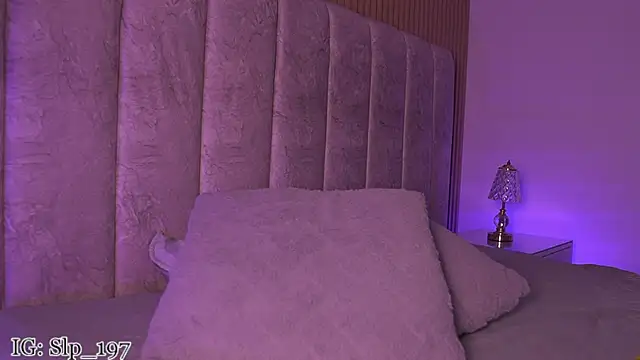 sara lopee1 online show from April 21, 2026, 12:00 pm