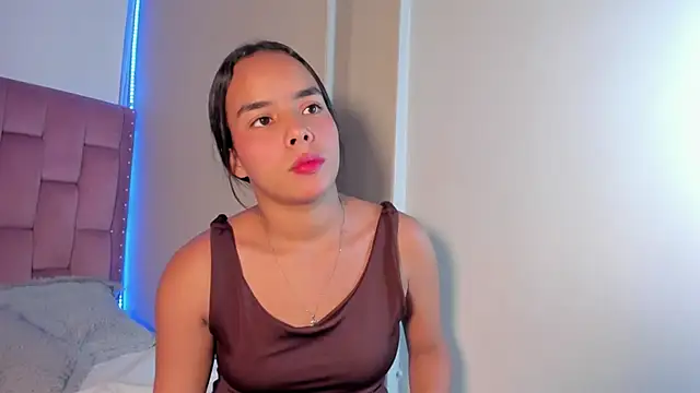 Roxy Stonee online show from April 18, 2026, 7:29 pm