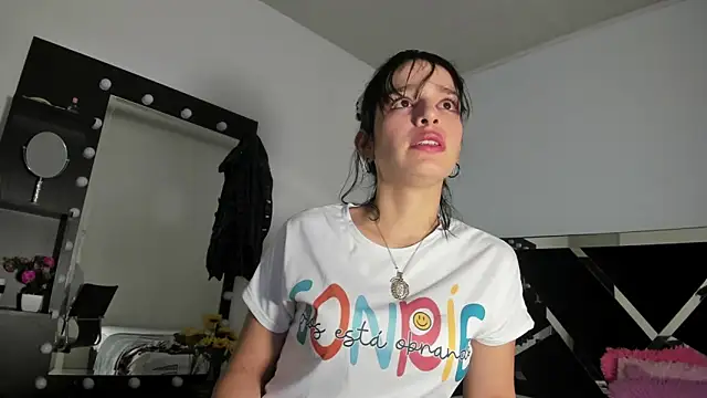 Snapshot of Annyrosee chatting on March 4, 2025, 8:27 pm Annyrosee online show from March 4, 2025, 8:27 pm