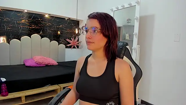 Snapshot of Annyrosee chatting on November 24, 2025, 8:19 pm Annyrosee online show from November 24, 2025, 8:19 pm