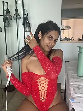 Snapshot of Liyah_19 chatting on December 14, 2025, 6:01 pm Liyah 19 online show from December 14, 2025, 6:01 pm