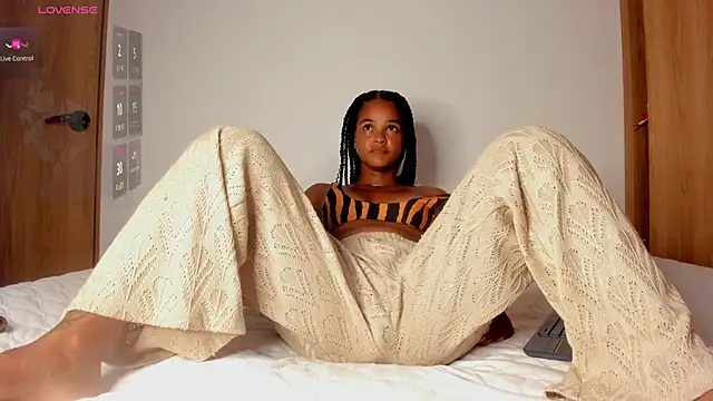 Snapshot of curly_sweett1 chatting on September 28, 2025, 11:54 pm curly sweett1 online show from September 28, 2025, 11:54 pm