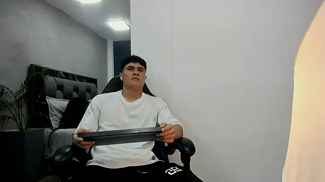 roan birkin online show from October 16, 2025, 7:04 pm