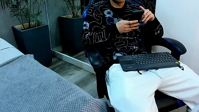 roan birkin online show from November 17, 2025, 7:08 pm