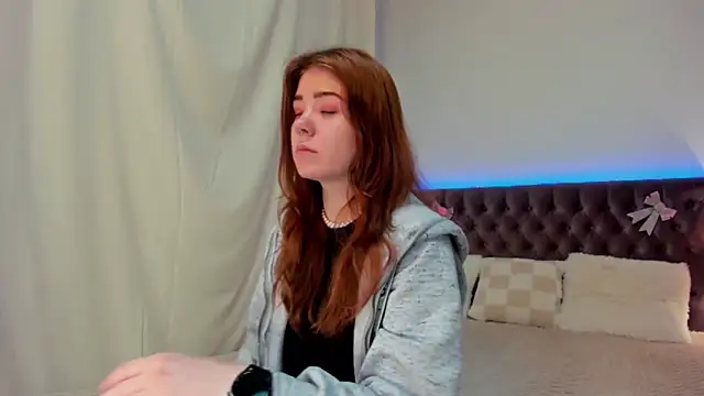 Ella Mayers online show from February 16, 2025, 9:48 pm