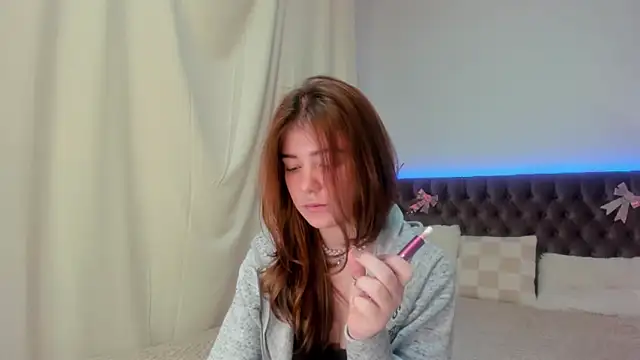 Ella Mayers online show from March 1, 2025, 9:37 pm