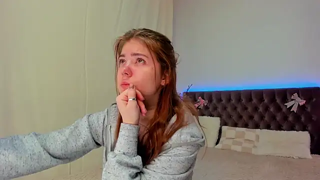 Ella Mayers online show from March 8, 2025, 9:40 pm