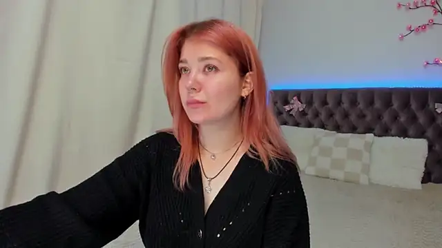 Ella Mayers online show from October 18, 2025, 12:28 pm