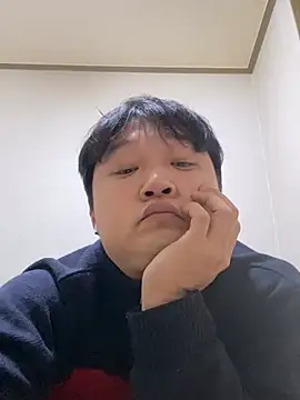 Snapshot of offwhite777 chatting on February 15, 2025, 8:54 pm offwhite777 online show from February 15, 2025, 8:54 pm