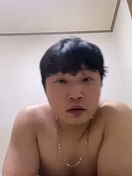 Snapshot of offwhite777 chatting on February 17, 2025, 4:04 pm offwhite777 online show from February 17, 2025, 4:04 pm