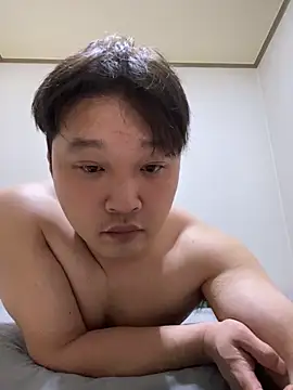 Snapshot of offwhite777 chatting on February 23, 2025, 8:22 pm offwhite777 online show from February 23, 2025, 8:22 pm