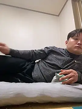 Snapshot of offwhite777 chatting on February 25, 2025, 2:54 pm offwhite777 online show from February 25, 2025, 2:54 pm