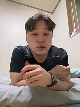 Snapshot of offwhite777 chatting on February 26, 2025, 9:05 pm offwhite777 online show from February 26, 2025, 9:05 pm