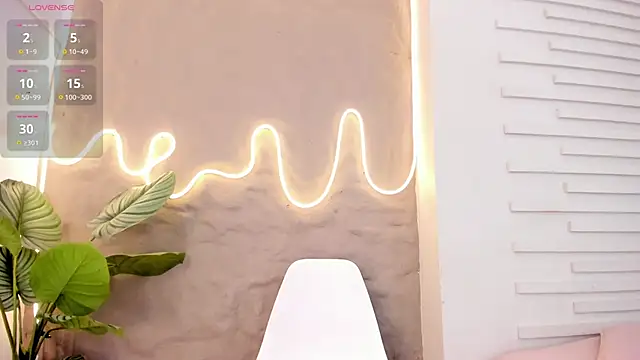 Lia Guzman online show from February 22, 2025, 11:46 am