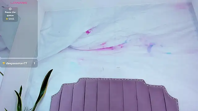 Lia Guzman online show from September 21, 2025, 3:30 am