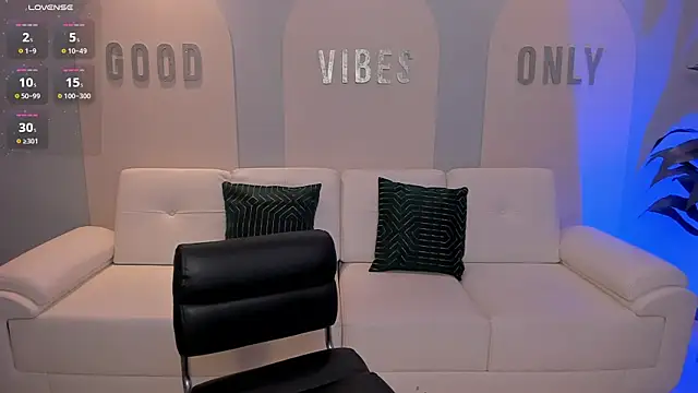 BeccaBaxter online show from April 17, 2026, 12:19 pm