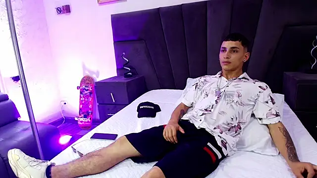 JhoanLeandro online show from February 9, 2025, 4:25 am