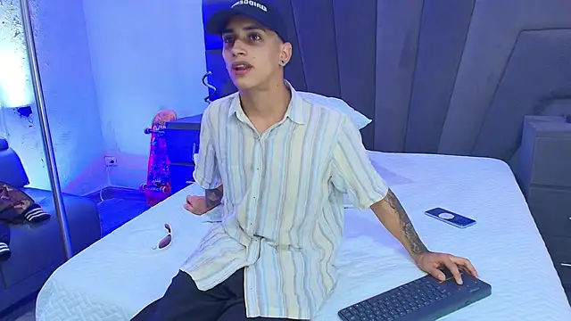 JhoanLeandro online show from February 13, 2025, 3:50 am