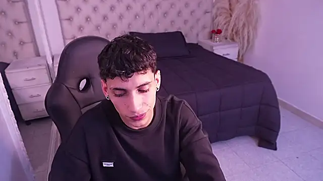 JhoanLeandro online show from April 19, 2026, 6:02 am