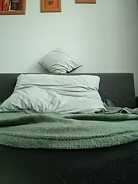 bouraktom6 online show from April 8, 2026, 11:43 am