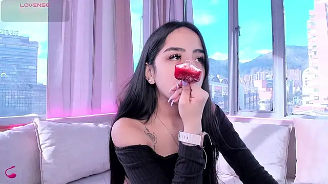 Daphne chers online show from October 8, 2025, 9:01 pm