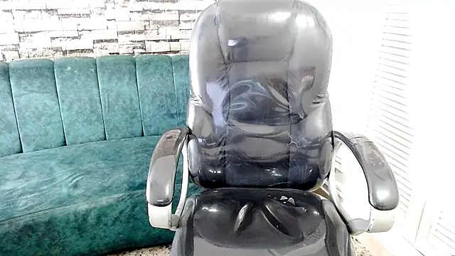 LittleFiree online show from February 25, 2025, 5:19 am