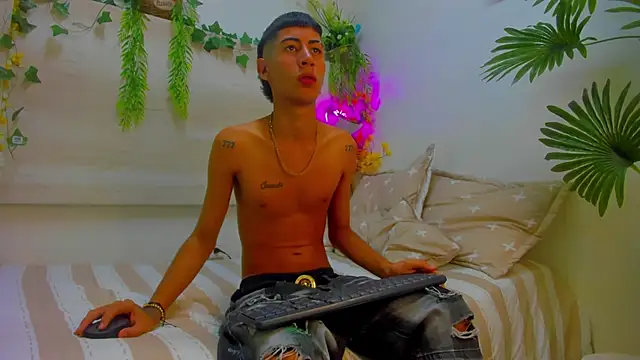 LittleFiree online show from November 22, 2025, 2:16 pm