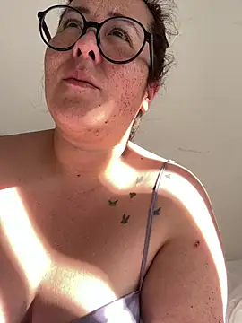 Snapshot of SweetRomina chatting on March 3, 2026, 3:29 pm SweetRomina online show from March 3, 2026, 3:29 pm