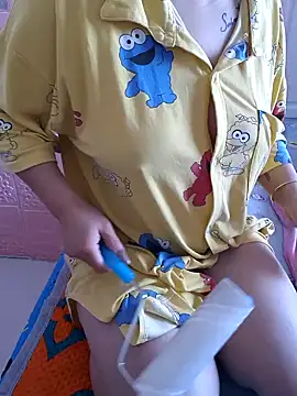 yanyan-aa online show from February 3, 2025, 4:25 am