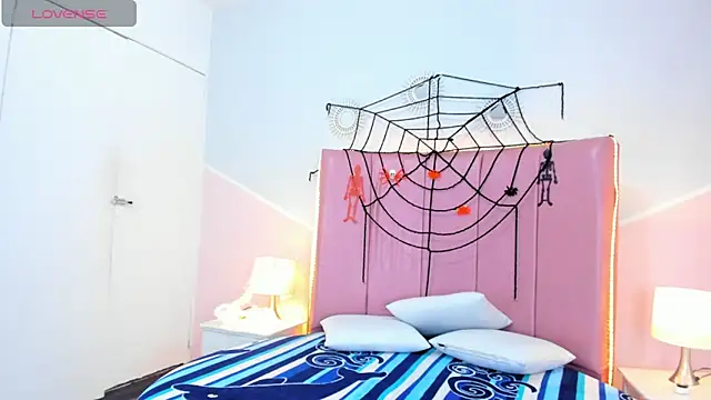 Liiam smith  online show from October 29, 2025, 1:13 pm