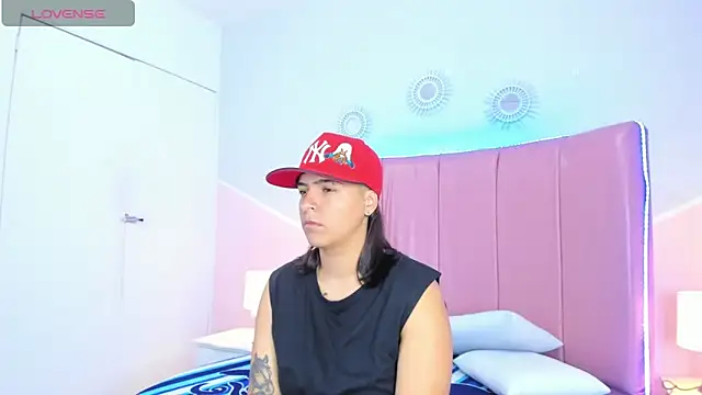 Liiam smith  online show from November 5, 2025, 1:11 pm