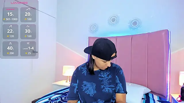 Liiam smith  online show from November 7, 2025, 1:55 pm