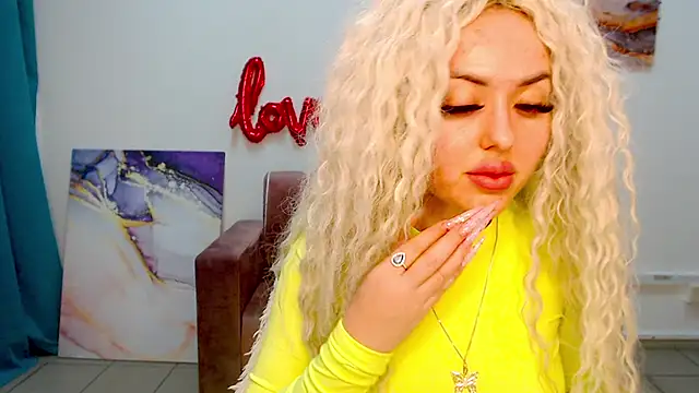 Snapshot of MissisCaty chatting on February 9, 2025, 10:43 pm MissisCaty online show from February 9, 2025, 10:43 pm