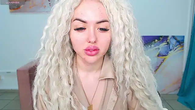 Snapshot of MissisCaty chatting on February 19, 2025, 4:12 am MissisCaty online show from February 19, 2025, 4:12 am