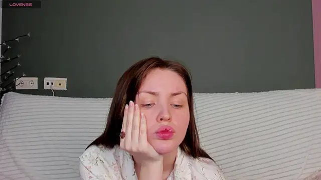 Lora Rosee online show from February 6, 2025, 3:20 pm