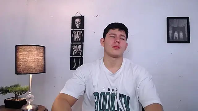 JamesCr  online show from November 20, 2025, 4:29 pm